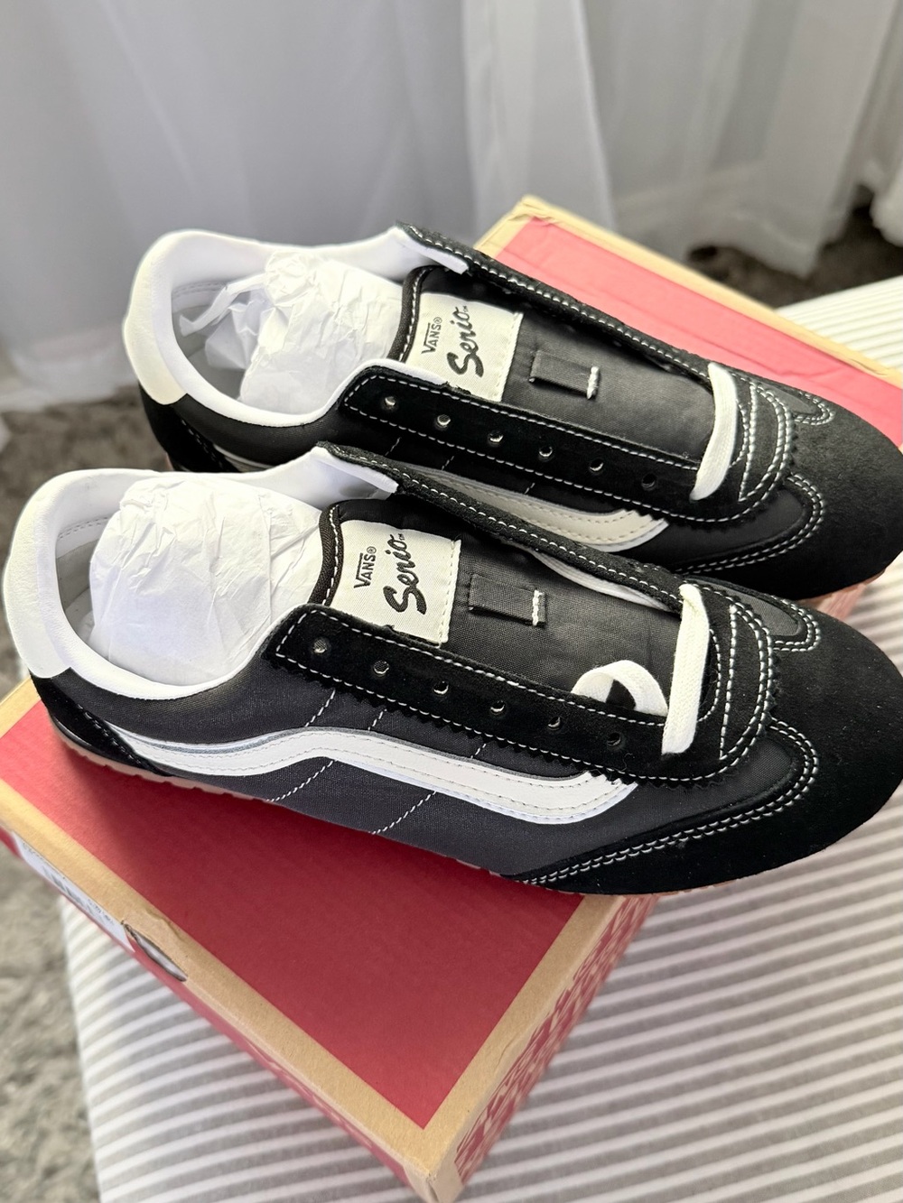 NWT Vans Women’s Super Lowpro Black and White Low-Top Sneakers - Picture 2 of 3